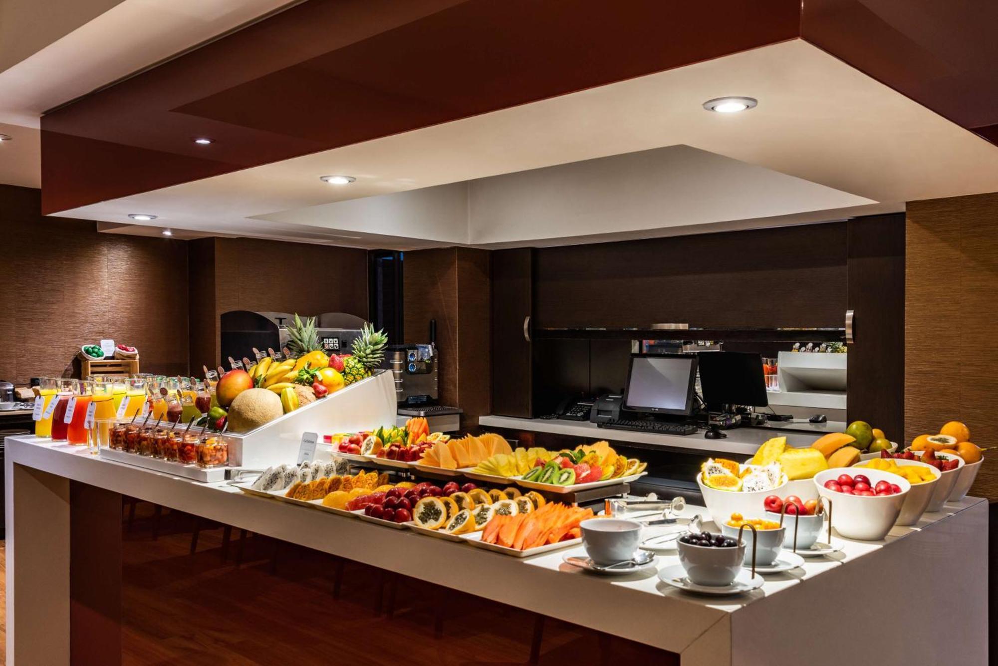 Готель Nh Collection Bogota Andino Royal Екстер'єр фото A buffet at a hotel